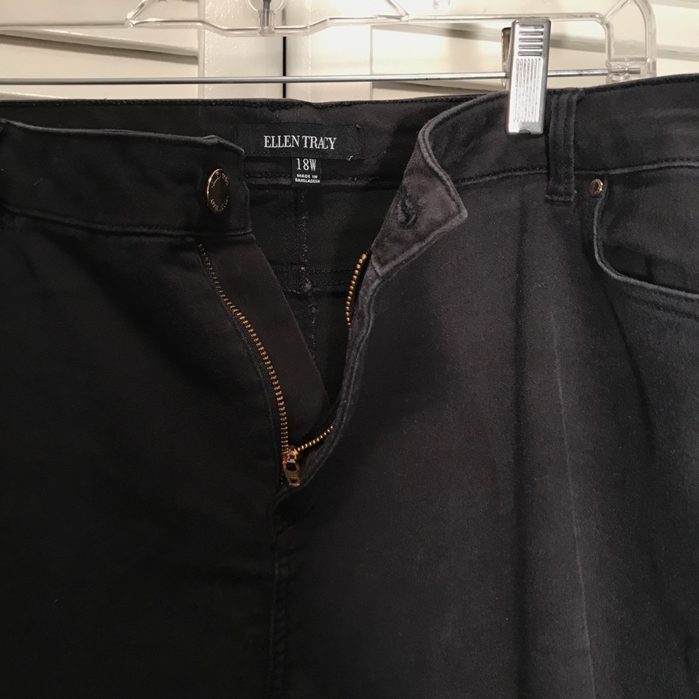 Used Ellen Tracy Jeans in Black. Size 18W.
